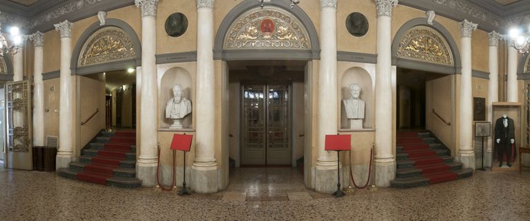 Piacenza, Teatro Municipale, foyer (foto Andrea Scardova, IBC) 2016